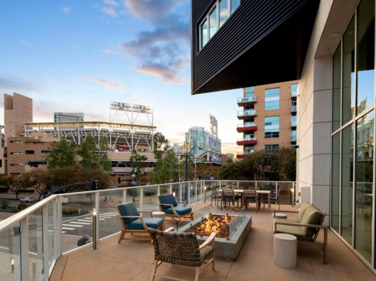 Stunning Apartment By Petco Park! Сан-Диего Экстерьер фото